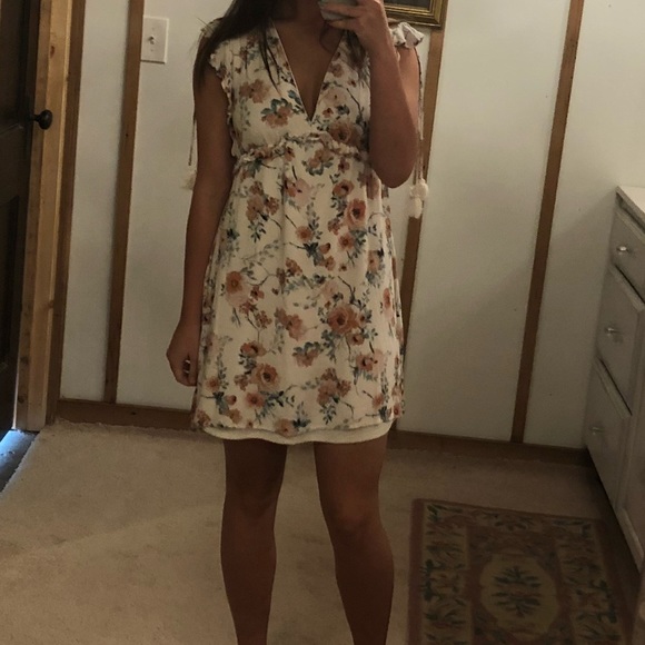 Dress 👗💐 - Picture 4 of 4
